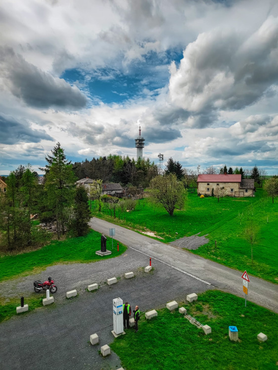 FOTOGALERIE: Důl, studánka, vyhlídkové místo s lehátkem a venkovní geologická expozice