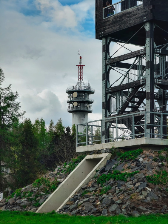 FOTOGALERIE: Důl, studánka, vyhlídkové místo s lehátkem a venkovní geologická expozice