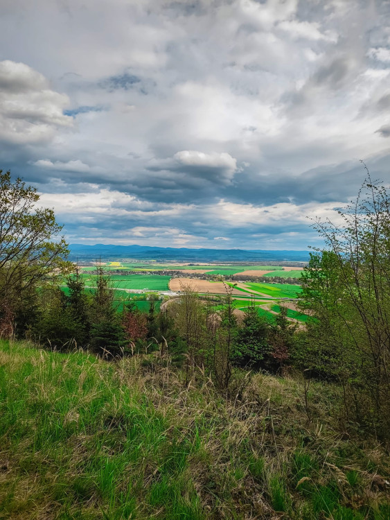FOTOGALERIE: Důl, studánka, vyhlídkové místo s lehátkem a venkovní geologická expozice