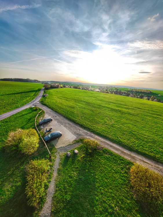 FOTOGALERIE: Důl, studánka, vyhlídkové místo s lehátkem a venkovní geologická expozice