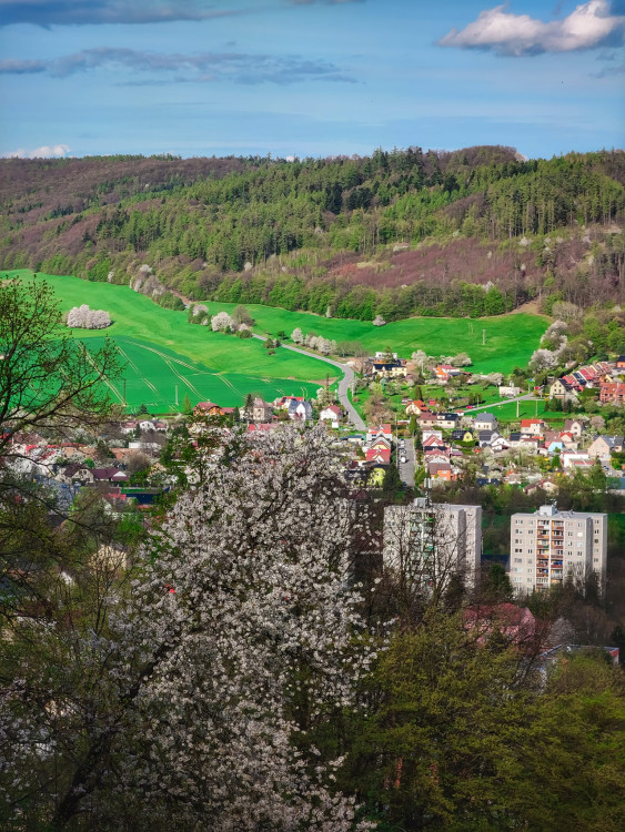 FOTOGALERIE: Důl, studánka, vyhlídkové místo s lehátkem a venkovní geologická expozice