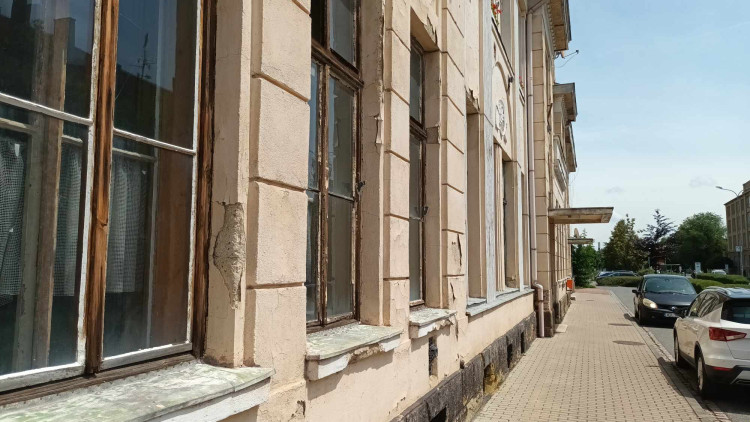 FOTOGALERIE: Správa železnic nechala místní nádraží v Prostějově zpustnout. Nyní ji převezme město