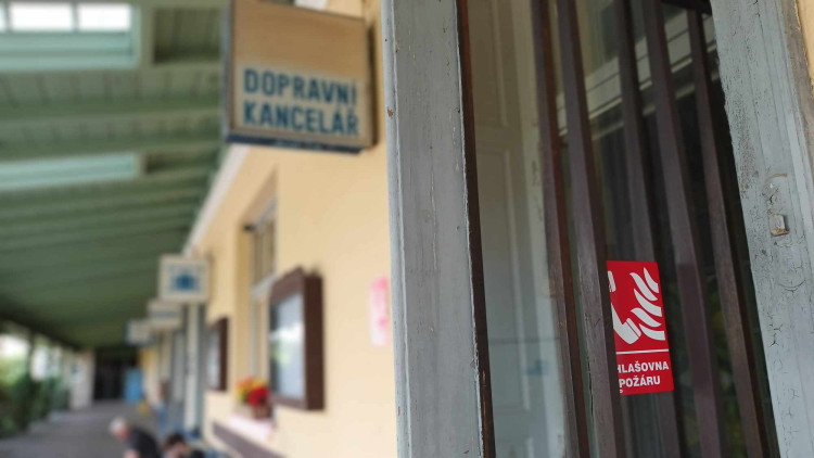 FOTOGALERIE: Správa železnic nechala místní nádraží v Prostějově zpustnout. Nyní ji převezme město