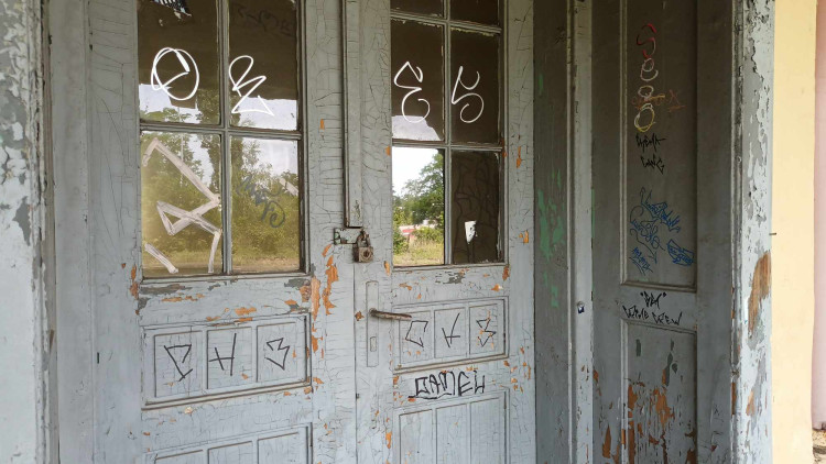 FOTOGALERIE: Správa železnic nechala místní nádraží v Prostějově zpustnout. Nyní ji převezme město