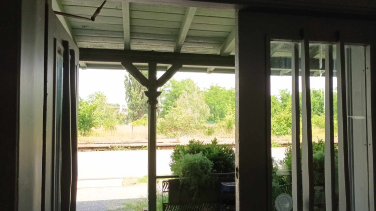 FOTOGALERIE: Správa železnic nechala místní nádraží v Prostějově zpustnout. Nyní ji převezme město