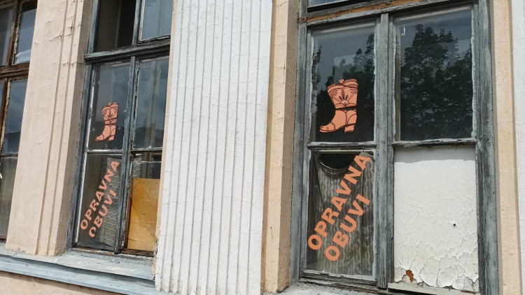 FOTOGALERIE: Správa železnic nechala místní nádraží v Prostějově zpustnout. Nyní ji převezme město