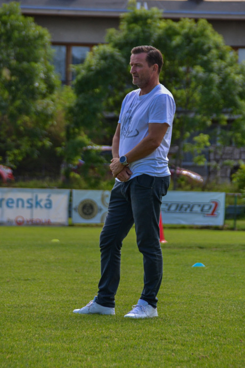 FOTOGALERIE: Malí fotbalisté se utkali na Šmíca Cupu v Dolních Chabrech. Ať to dotáhnout co nejdál, popřál jim Šmicer