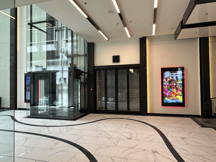 FOTOGALERIE: Ještě větší show, než jsme čekali. Podívejte se, jak to vypadá v obchodním domě Máj po rekonstrukci