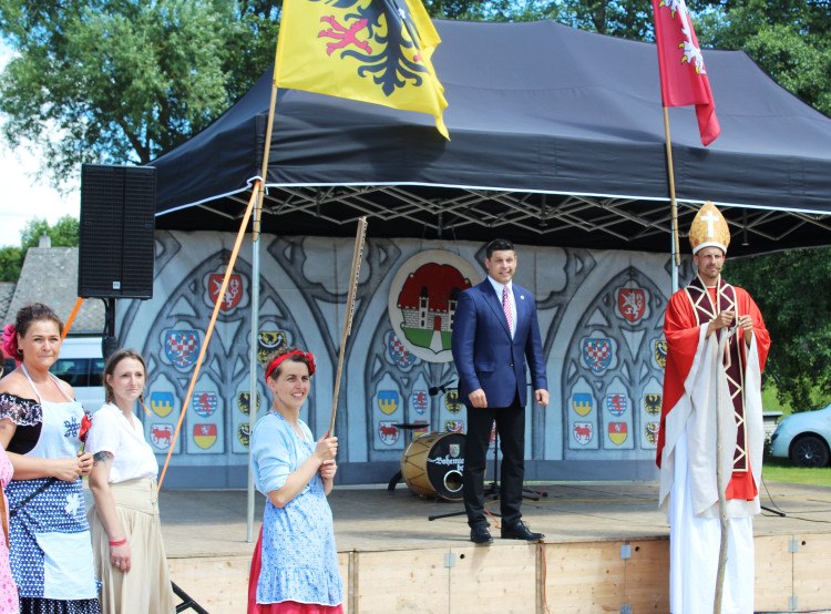 Oslavy 800 let od založení Dolní Cerekve