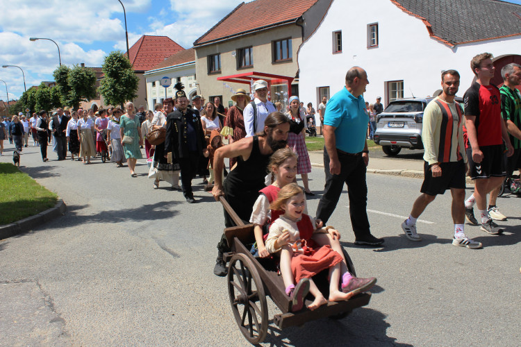 Oslavy 800 let od založení Dolní Cerekve