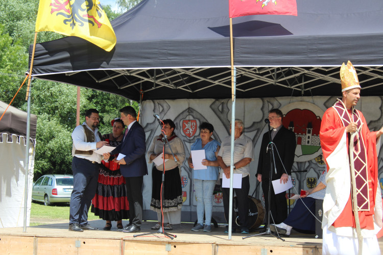 Oslavy 800 let od založení Dolní Cerekve