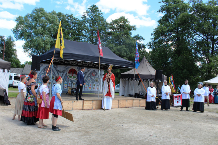 Oslavy 800 let od založení Dolní Cerekve
