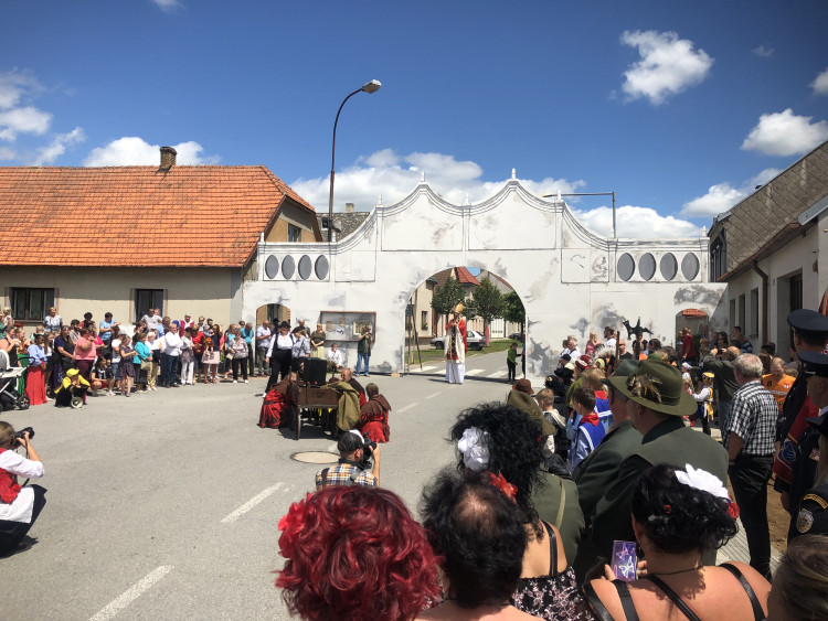 Oslavy 800 let od založení Dolní Cerekve