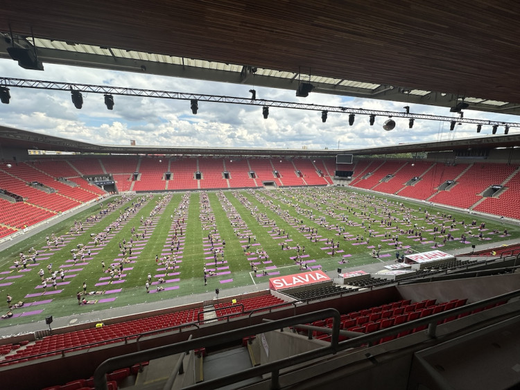 FOTOGALERIE: Podívejte se, jak Sokolové nacvičují v Edenu hromadné skladby