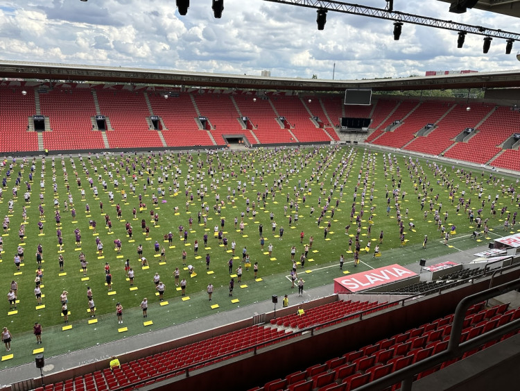 FOTOGALERIE: Podívejte se, jak Sokolové nacvičují v Edenu hromadné skladby