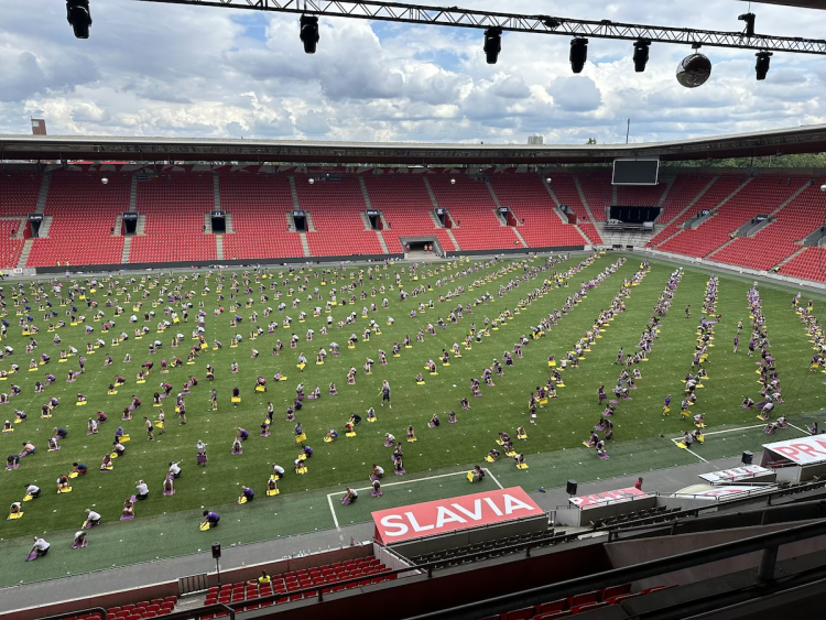 FOTOGALERIE: Podívejte se, jak Sokolové nacvičují v Edenu hromadné skladby
