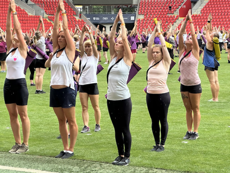 FOTOGALERIE: Podívejte se, jak Sokolové nacvičují v Edenu hromadné skladby