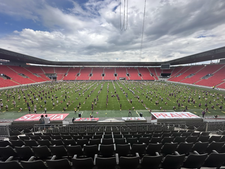 FOTOGALERIE: Podívejte se, jak Sokolové nacvičují v Edenu hromadné skladby