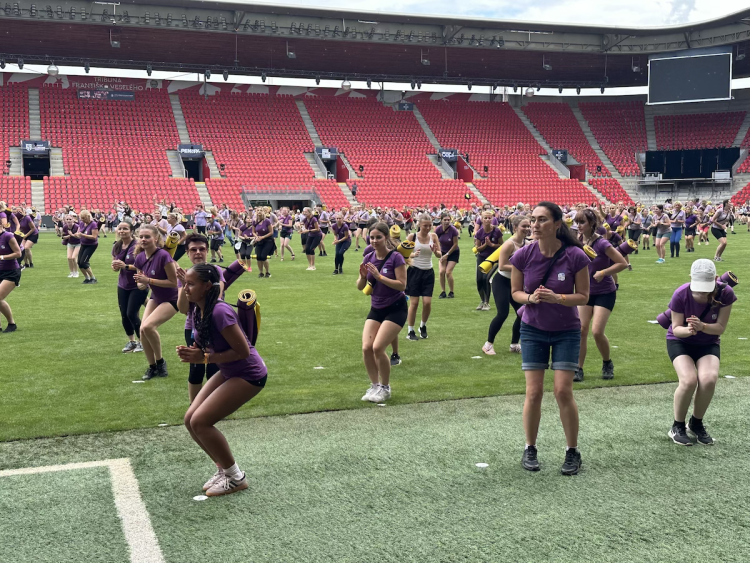 FOTOGALERIE: Podívejte se, jak Sokolové nacvičují v Edenu hromadné skladby
