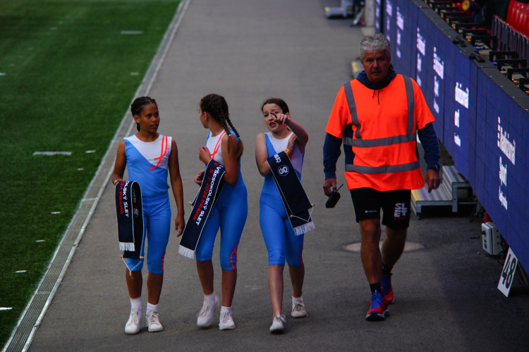 FOTOGALERIE: Prapor od prezidenta, déšť a plný Eden. Podívejte se, jak vypadala první hromadná skladba všesokolského sletu