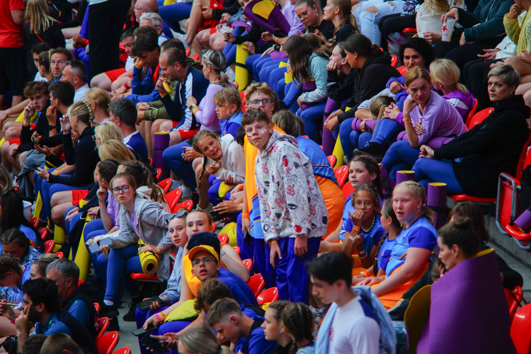 FOTOGALERIE: Prapor od prezidenta, déšť a plný Eden. Podívejte se, jak vypadala první hromadná skladba všesokolského sletu