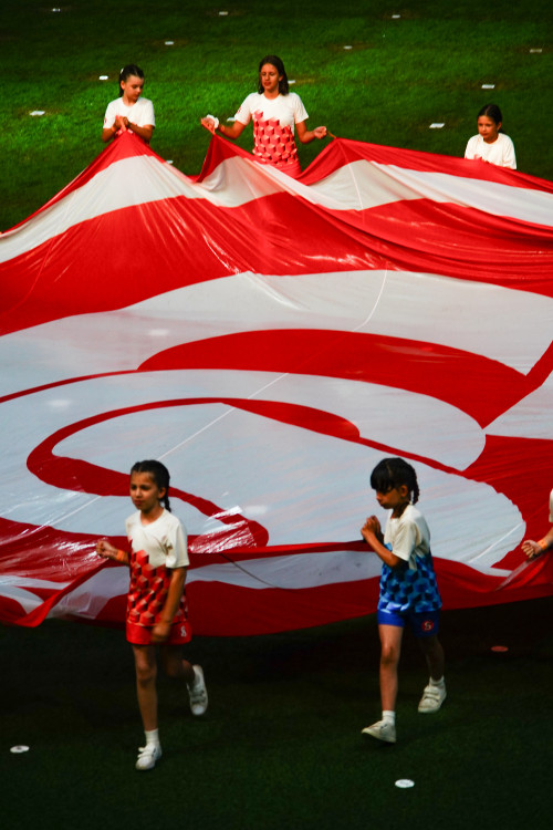 FOTOGALERIE: Prapor od prezidenta, déšť a plný Eden. Podívejte se, jak vypadala první hromadná skladba všesokolského sletu