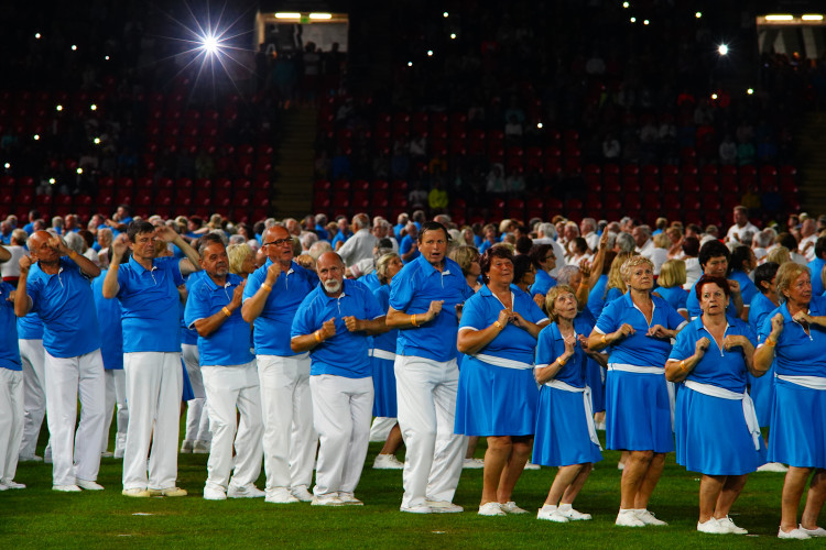 FOTOGALERIE: Prapor od prezidenta, déšť a plný Eden. Podívejte se, jak vypadala první hromadná skladba všesokolského sletu