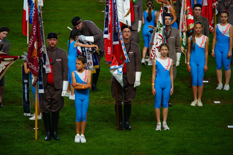 FOTOGALERIE: Prapor od prezidenta, déšť a plný Eden. Podívejte se, jak vypadala první hromadná skladba všesokolského sletu