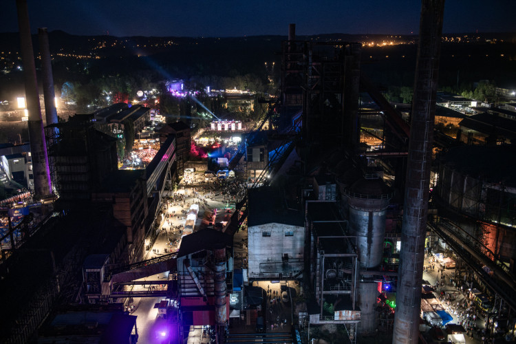 Čtyři dny plné hudby se chýlí ke konci. Festival Colours of Ostrava přivezl světová jména a desetitisíce lidí