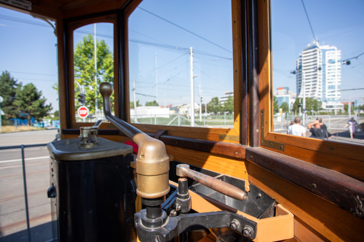 FOTOGALERIE: Unikátní historická tramvaj č. 16 může projíždět olomouckými ulicemi