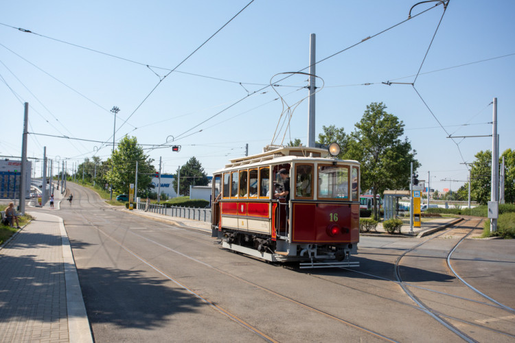 FOTOGALERIE: Unikátní historická tramvaj č. 16 může projíždět olomouckými ulicemi