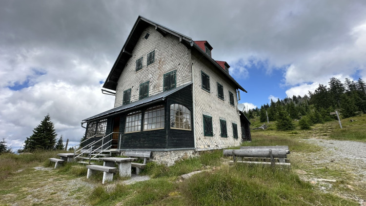 Chata je bohužel zavřená