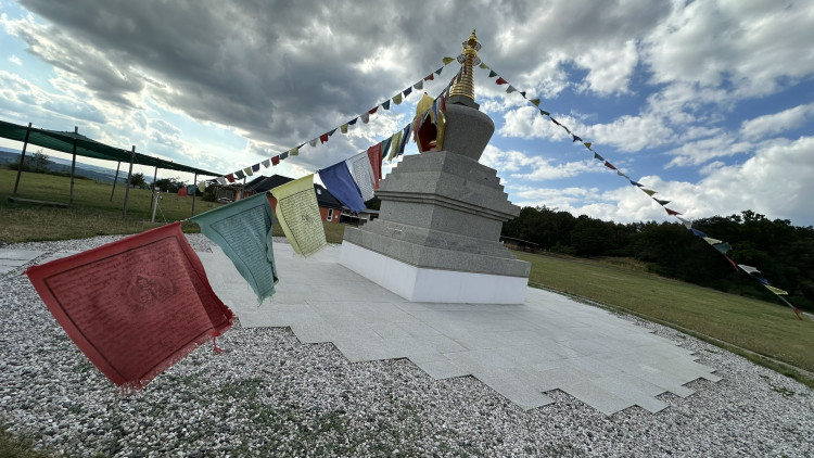 FOTOGALERIE: Buddhistická stúpa v Těnovicích a Těnovická skála