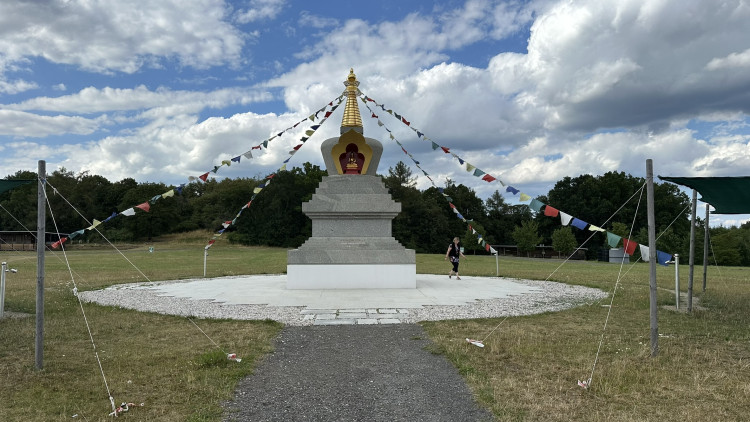 FOTOGALERIE: Buddhistická stúpa v Těnovicích a Těnovická skála