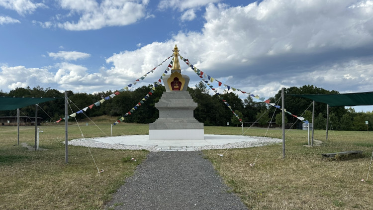 FOTOGALERIE: Buddhistická stúpa v Těnovicích a Těnovická skála