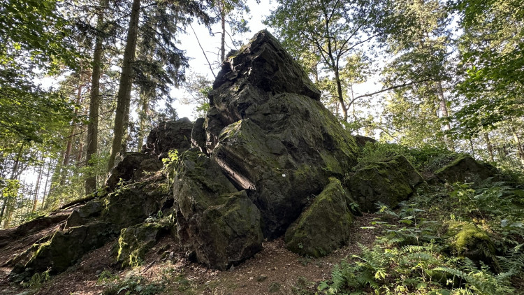 FOTOGALERIE: Buddhistická stúpa v Těnovicích a Těnovická skála