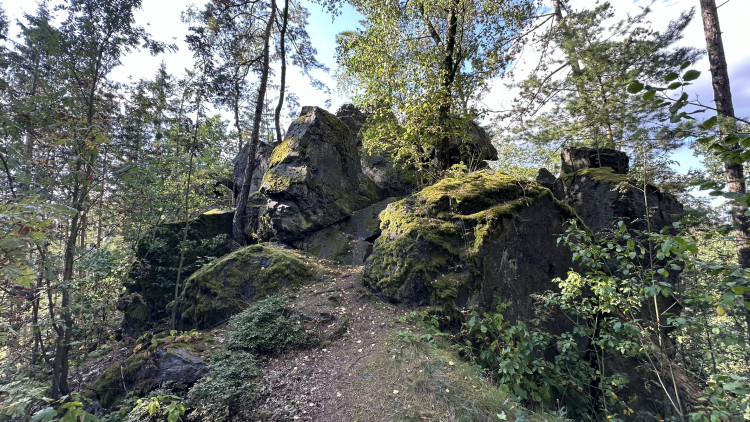 FOTOGALERIE: Buddhistická stúpa v Těnovicích a Těnovická skála