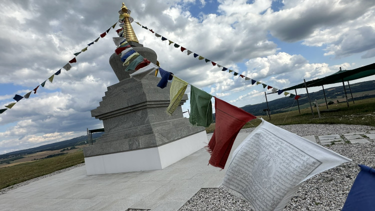 FOTOGALERIE: Buddhistická stúpa v Těnovicích a Těnovická skála