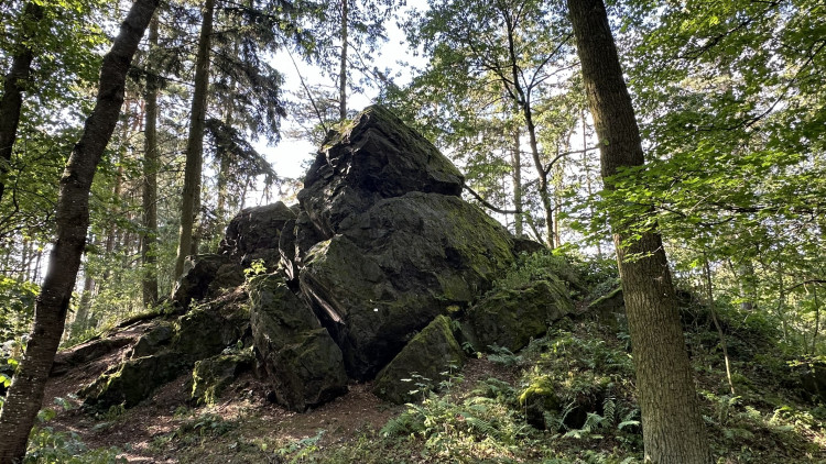 FOTOGALERIE: Buddhistická stúpa v Těnovicích a Těnovická skála