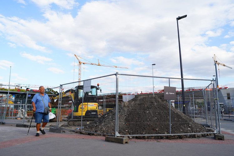 Stavba Dvoreckého mostu u Lihovaru