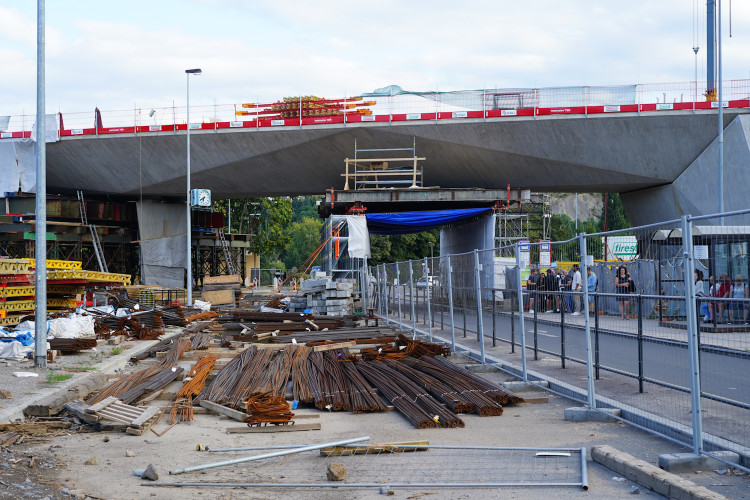 Stavba Dvoreckého mostu u Lihovaru