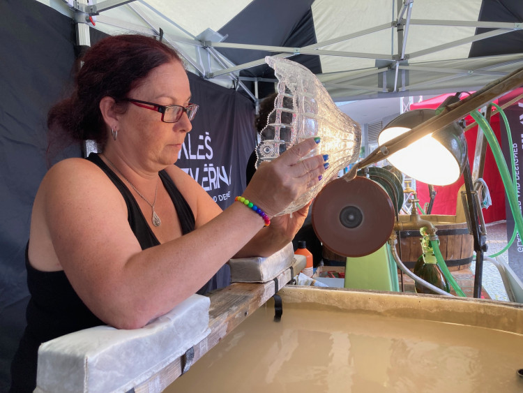 V Jablonci nad Nisou začala prodejní výstava Křehká krása 2024