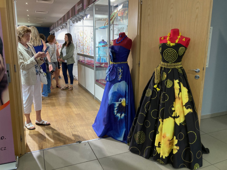 V Jablonci nad Nisou začala prodejní výstava Křehká krása 2024