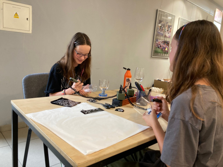 V Jablonci nad Nisou začala prodejní výstava Křehká krása 2024