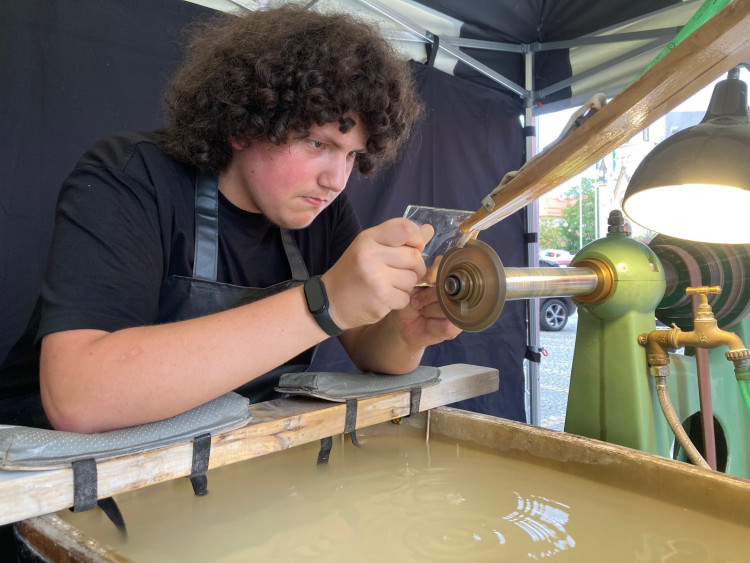 V Jablonci nad Nisou začala prodejní výstava Křehká krása 2024