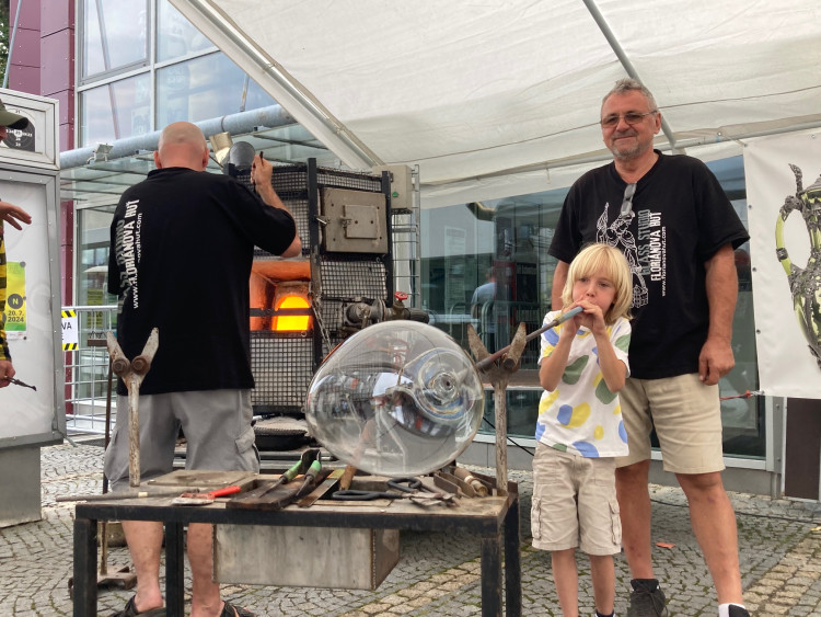 V Jablonci nad Nisou začala prodejní výstava Křehká krása 2024