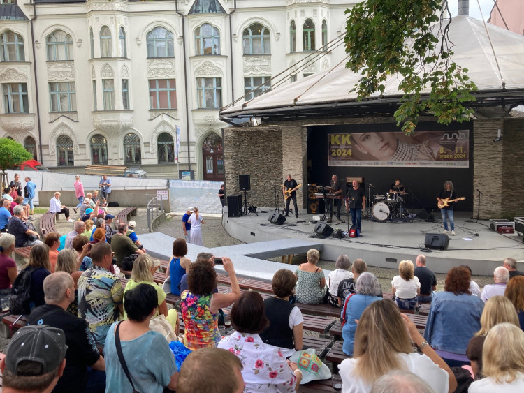 V Jablonci nad Nisou začala prodejní výstava Křehká krása 2024