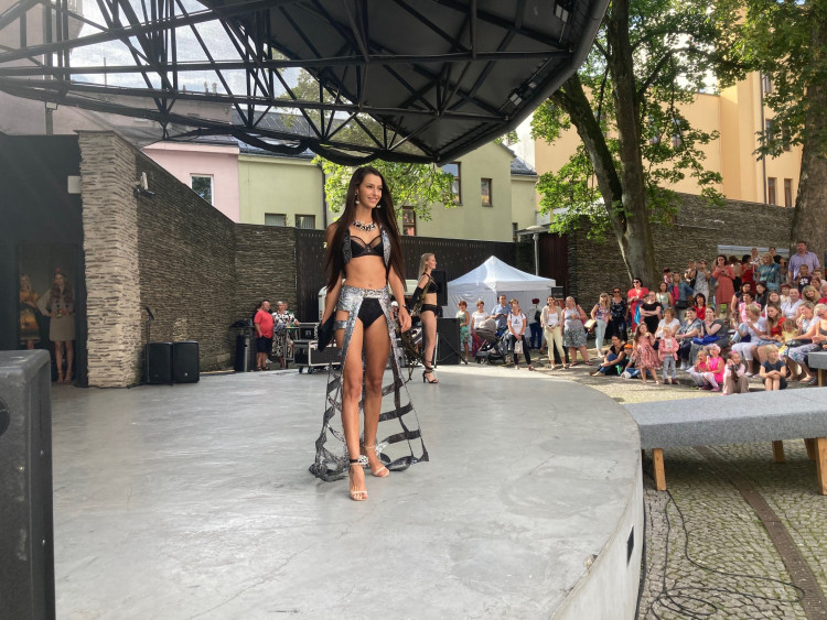 V Jablonci nad Nisou začala prodejní výstava Křehká krása 2024