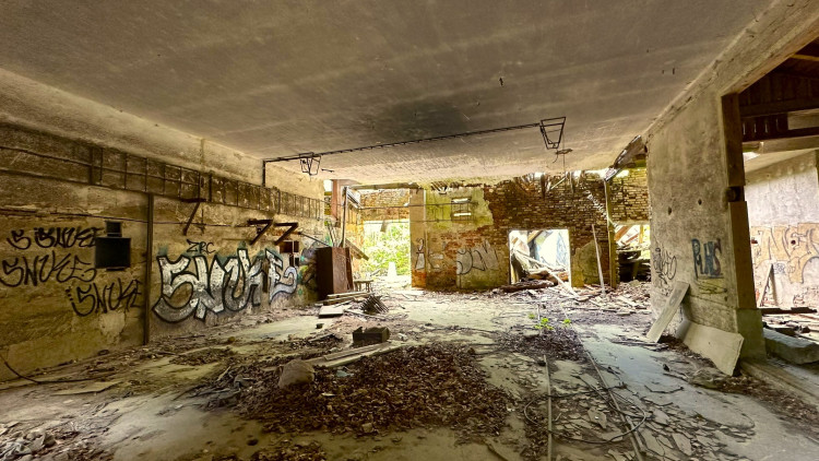 FOTOGALERIE: Urbex v bývalé šumavské papírně v Hamrech