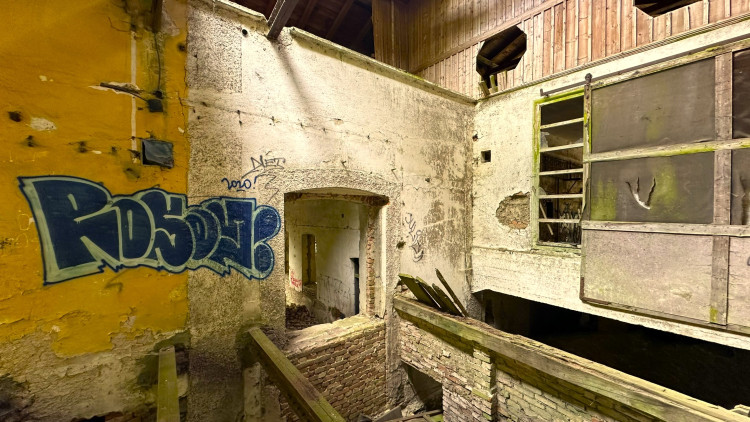 FOTOGALERIE: Urbex v bývalé šumavské papírně v Hamrech